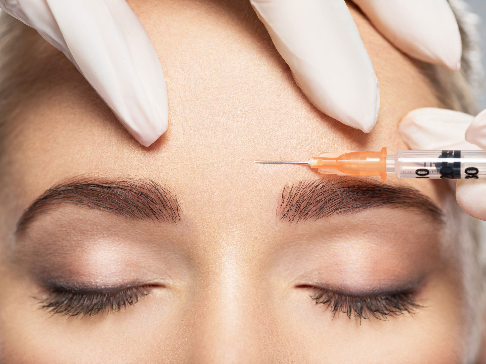 injecting Botox into forehead